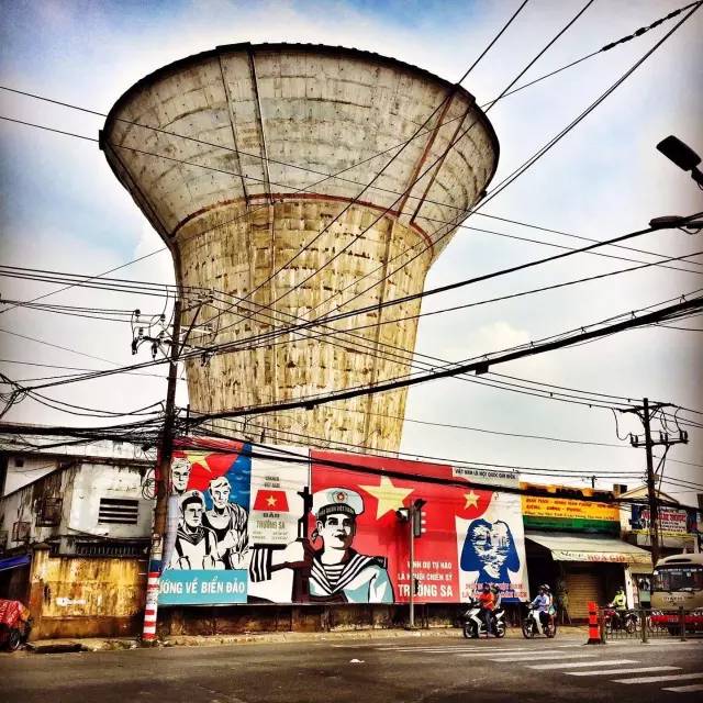 穷游小伙穷游西藏身体终于累垮,10年前穷游西藏