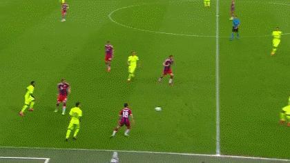 原创·青锋随手出鞘,问谁人、敢与我漫步云霄?足坛顶级9号苏神