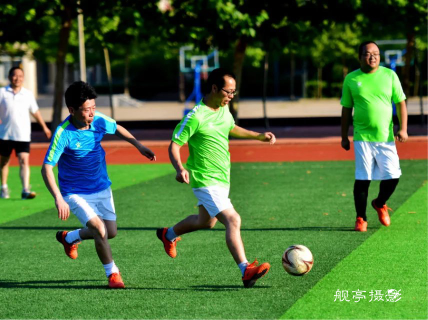 业余足球比赛,业余足球队怎么参加职业比赛