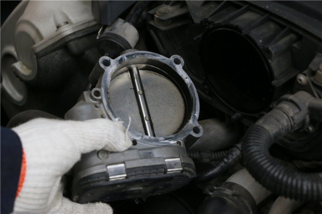 新保时捷卡宴怎么调整举升模式,保时捷卡宴如何重启中控屏