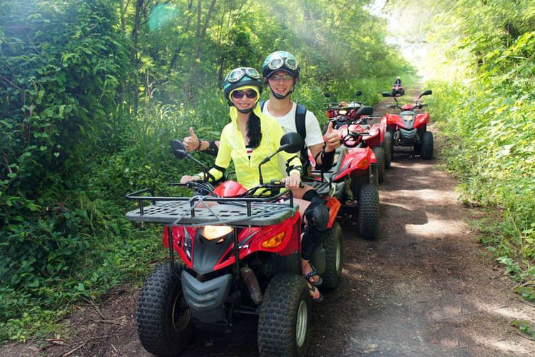 塞班岛5日自由行攻略,一大家人在塞班岛海域留影