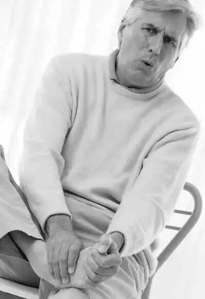 膝盖痛因为什么,膝盖疼穿什么鞋可以缓解