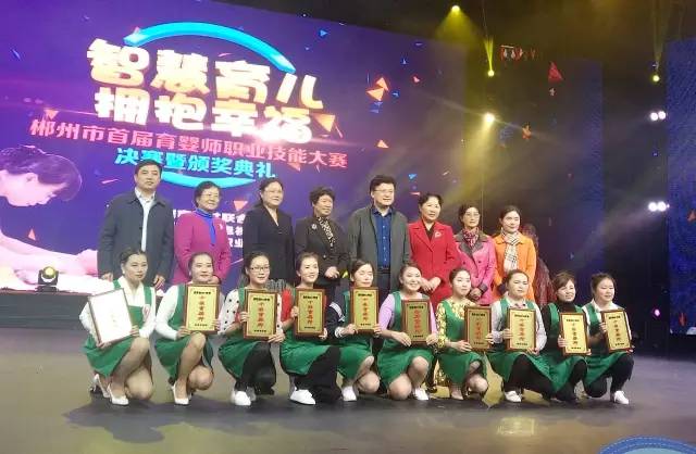 宝宝吐奶吐的不敢动,宝宝哭闹吐奶喘不过气