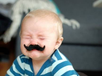 捏宝宝鼻子能捏出高鼻梁吗,宝宝老是擦鼻子擦眼睛