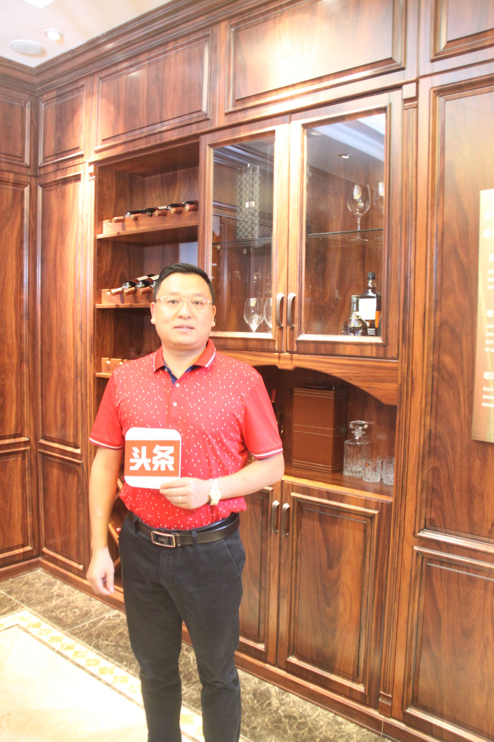 黄伟国诗尼曼完整视频,诗尼曼品牌风格