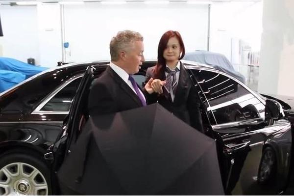 劳斯莱斯有多少把雨伞,一个劳斯莱斯车标值多少钱