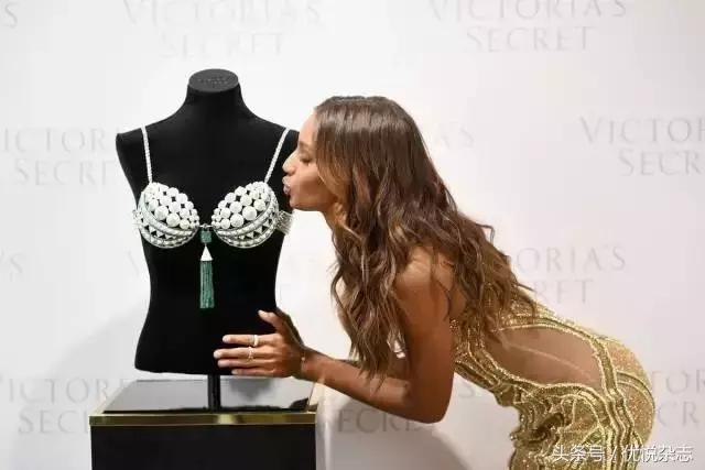 175cm的她凭什么佩戴2016维秘天价Bra？｜优媛荟