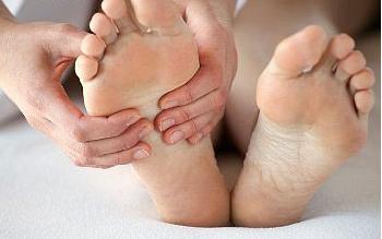 职业球员脚踝扭伤都用什么药,足球运动员脚踝受伤怎么恢复的