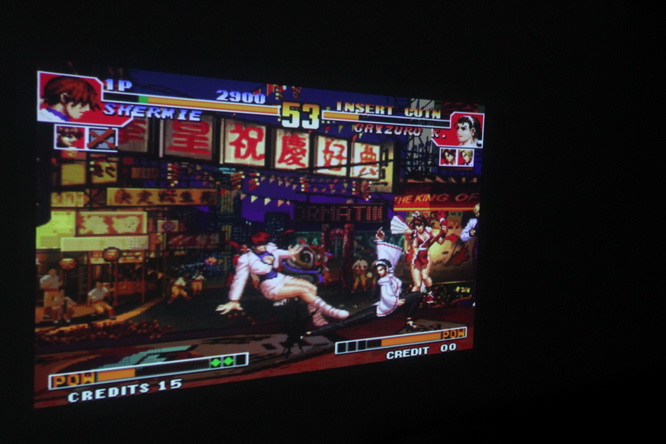 大屏幕+游戏手柄，神画投影电视成办公室新宠