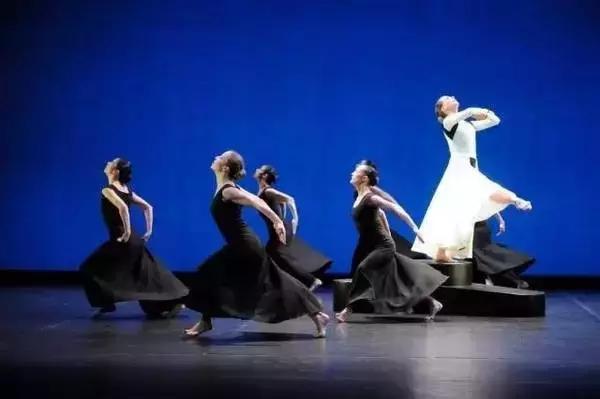 会呼吸的痛舞蹈视频完整版,会呼吸的舞蹈拉丁