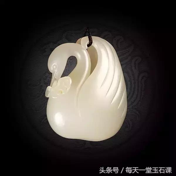 玉器手工雕刻和机器雕刻,机器雕刻玉器痕迹放大图