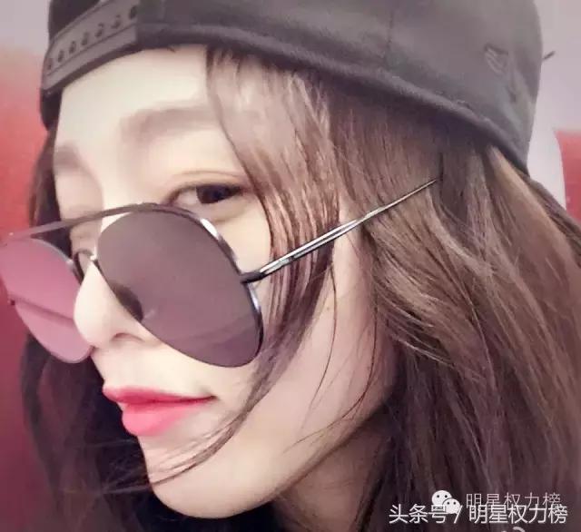 明星自拍除了卖萌还会搞怪！鹿晗TFBOYS教你自拍的正确姿势