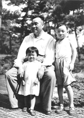 *德朱**和康克清是如何当十几个孩子爷爷奶奶的？