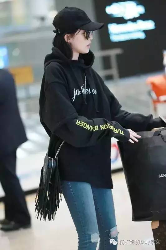 妹砸，冬天的大衣，你配对包了嘛？