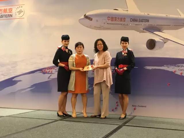 “美女”与“夜寿”：中国东航60岁生日晚宴趴新加坡分场