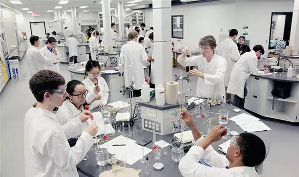 最新鲜!加拿大哪些大学最靠谱?谁实力碾压全场,谁憋屈不服只能垫底,这结果也是有点没想到!