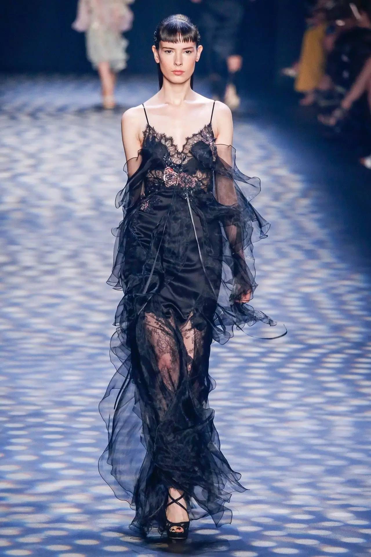 OMG｜单身汪慎入！这样的黑纱弄得我心里好痒痒！