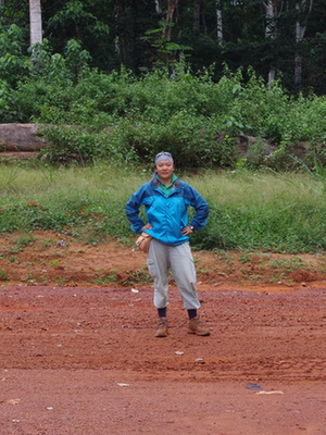 狩猎住帐篷吃虫子重庆女孩非洲原始部落体验不一样的人生