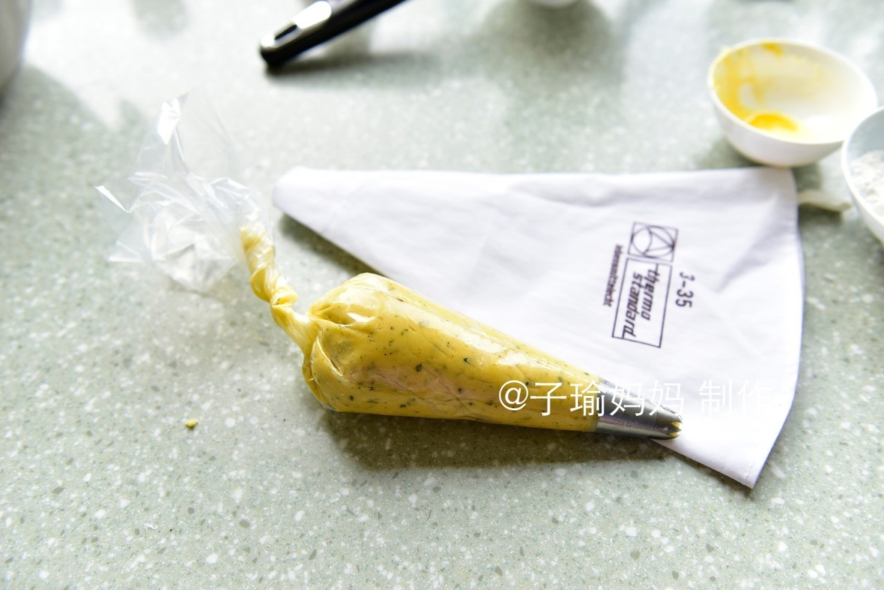 为什么我的曲奇挤不动?烤不成型?花纹消失?不酥?太硬?子瑜妈妈香葱曲奇全面示范