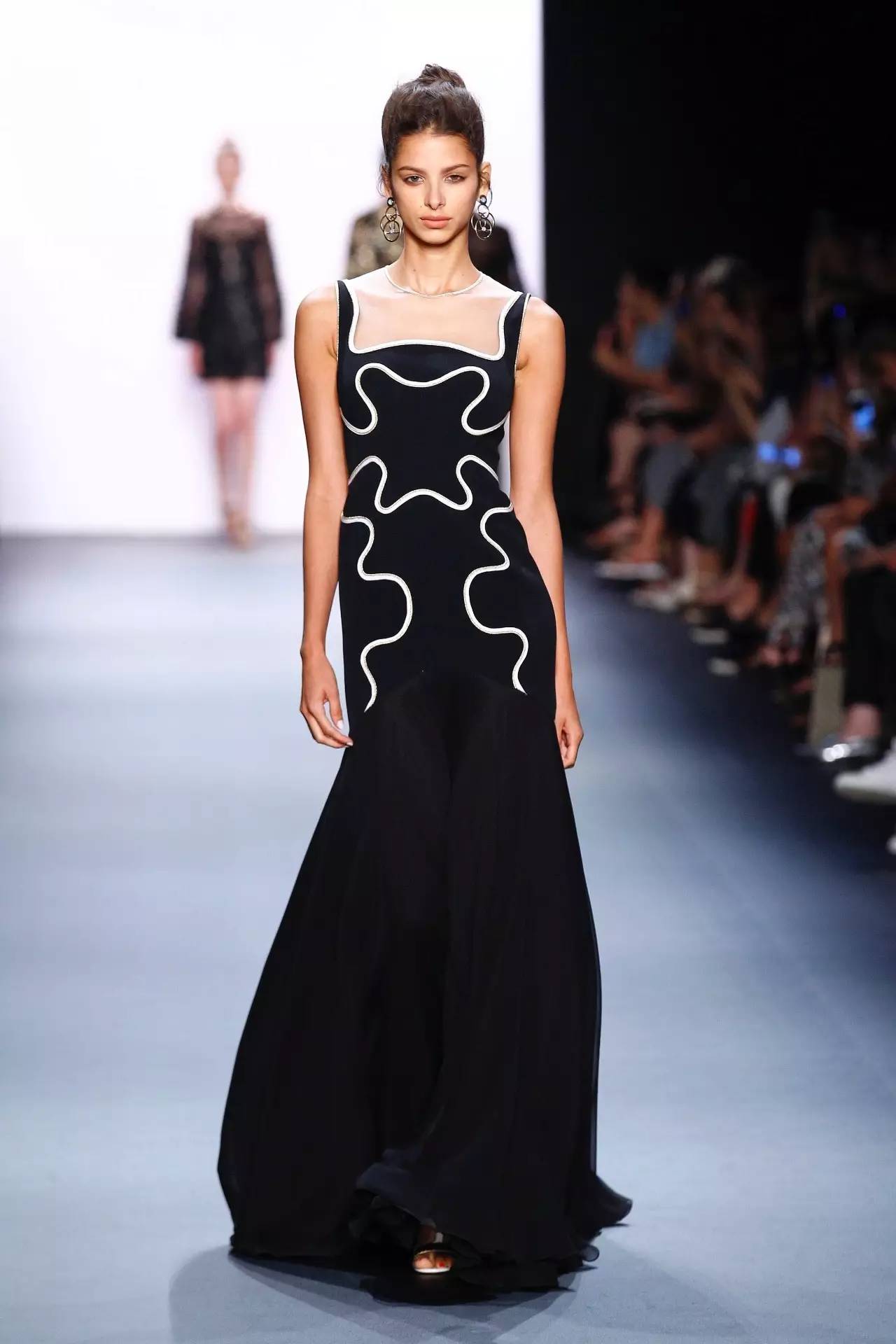 OMG｜单身汪慎入！这样的黑纱弄得我心里好痒痒！