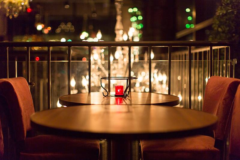 这家漫咖啡旗下的韩餐酒吧终于开到武汉，能俯瞰武汉天地凌晨夜景