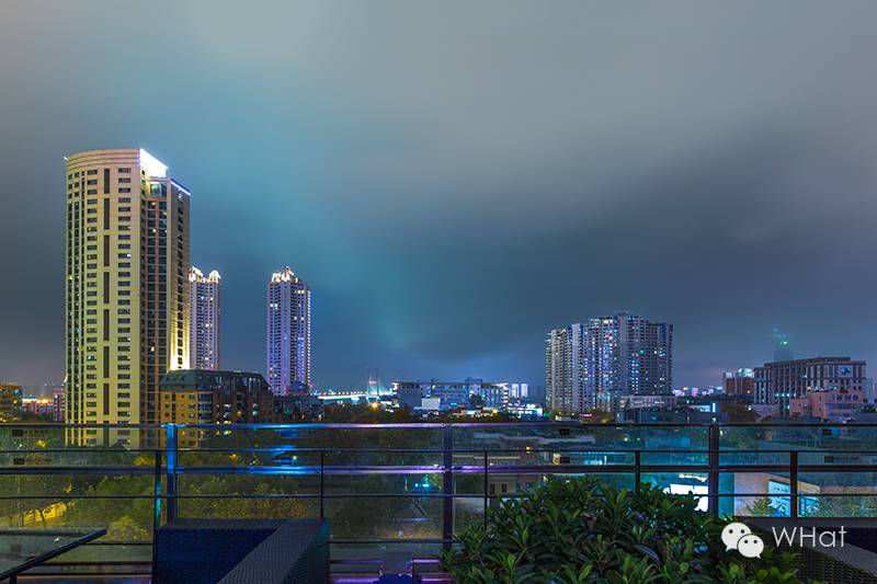 这家漫咖啡旗下的韩餐酒吧终于开到武汉，能俯瞰武汉天地凌晨夜景