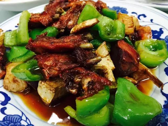 「美食探店」这家等吃鸭子的人天天都排到了胡同口,真的这么美味?