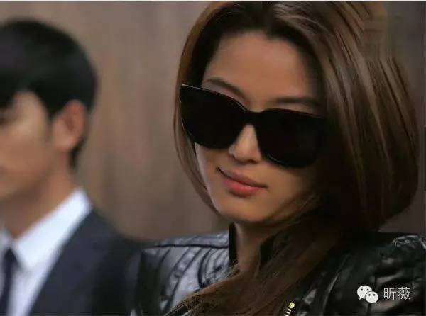 什么款式的太阳镜百搭好看又实用,十大必备女士太阳镜明星出门必备