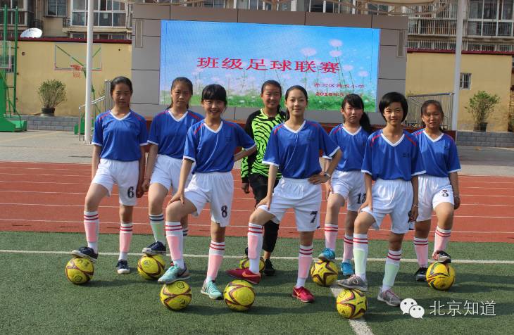 西班牙教练教中国学生踢球,西班牙足球外教