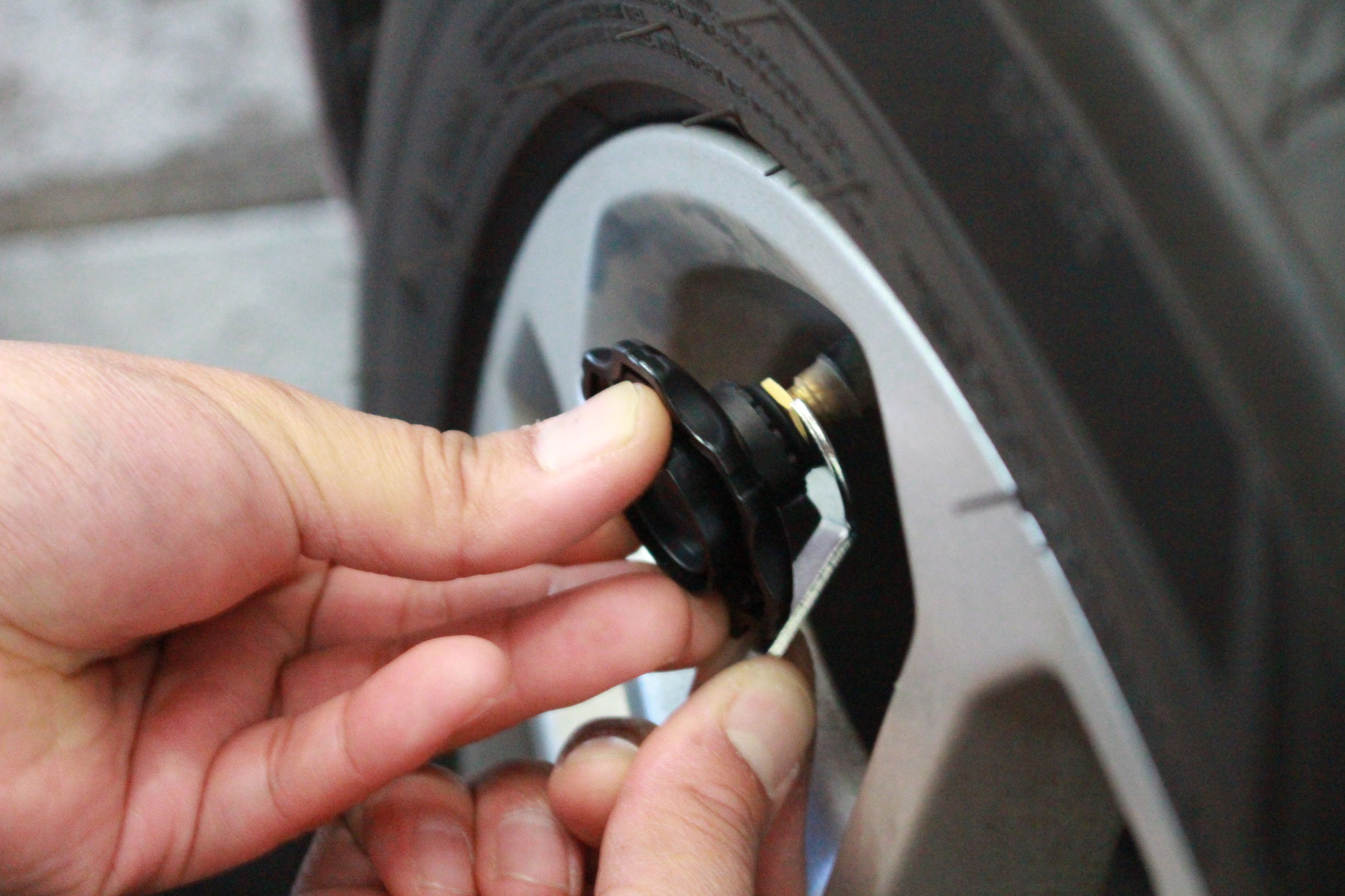 胎压监测怎么看出来不好用了,内置胎压监测多久数据更新一次