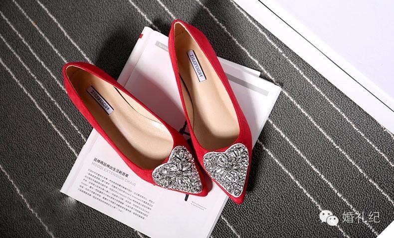 穿秀禾服婚鞋一定要红色的吗,穿秀禾服结婚很丢人吗