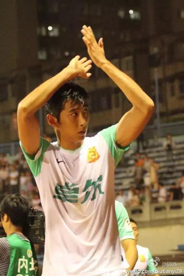 泰达即将亮相新援居然两次和弗爵爷同框！