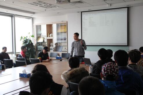 鍑嫳鍚埅澶у鐢熻冻鐞冮槦,鎭鸿嫳棣栧彂