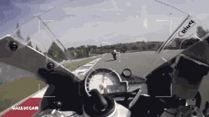 作为摄影师的“鸡”，你必须扛得起相机、拍得了防抖视频！