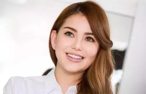 她就是个93年的小太妹，凭什么能成为天王嫂？