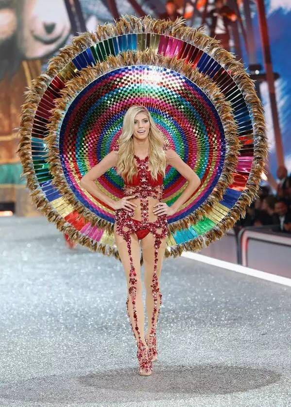 刘雯超模维密秀,刘雯维密高清大图