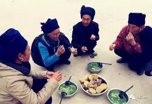 彝族特色菜肴坨坨肉图片,彝族特色酒