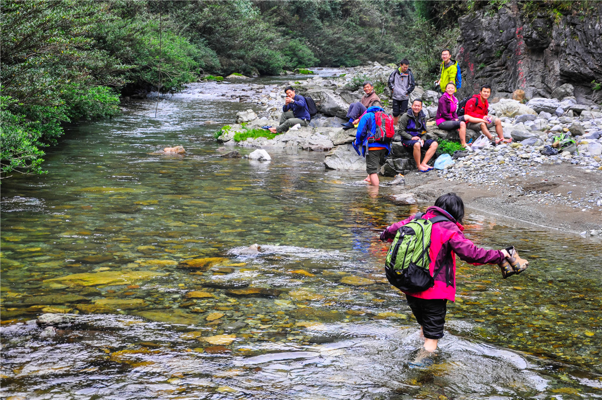 侠之梦受邀参与恩施坪坝营线路测试，冬季溯溪，冰冷刺骨，第一天