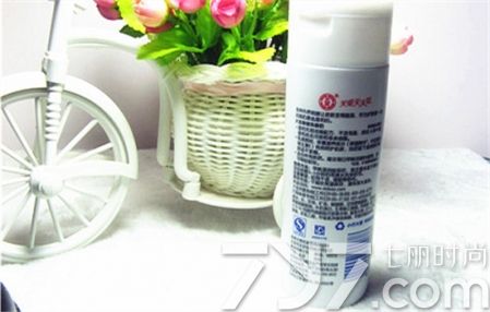 大宝美容洗面奶颜色有什么区别,大宝美容洗面奶真假