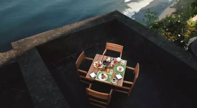 「设计师俱乐部」随意用350美元的碟子盛载食物，披上3500美元浴袍的奢华酒店，你感受过了吗？