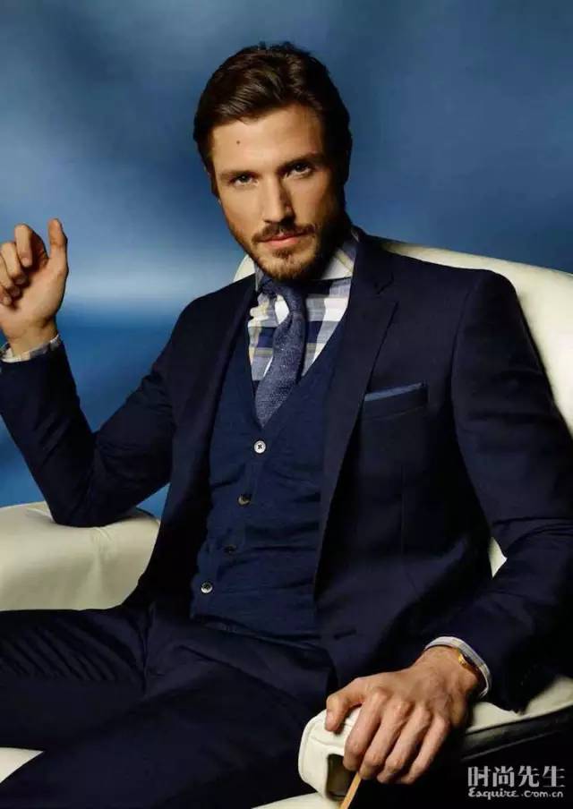 领带和西服应该怎么搭配,领带是和西服搭还是衬衫搭