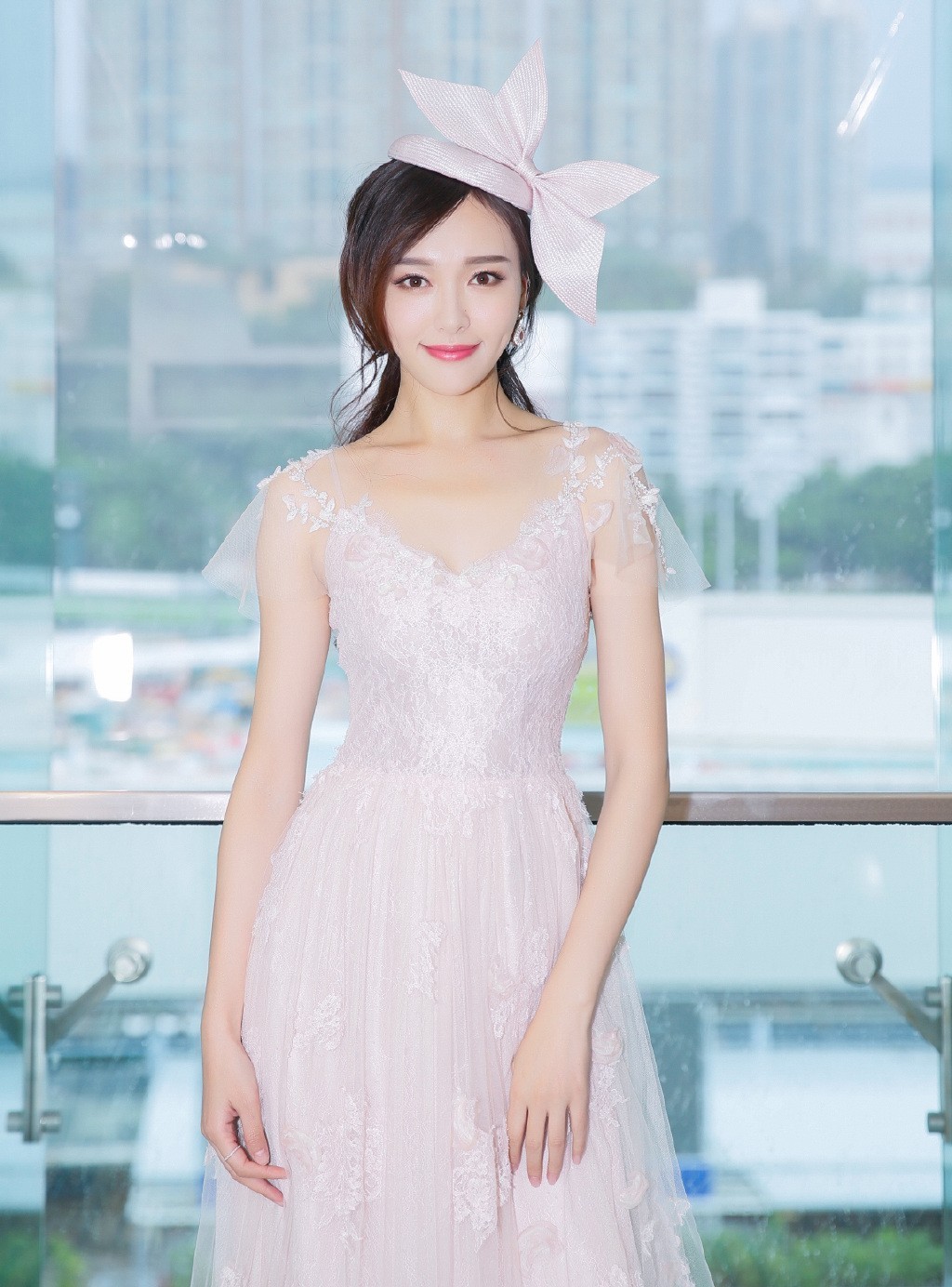 发际线太高怎么办不敢跑步,发际线太高怎样改善杨幂发型