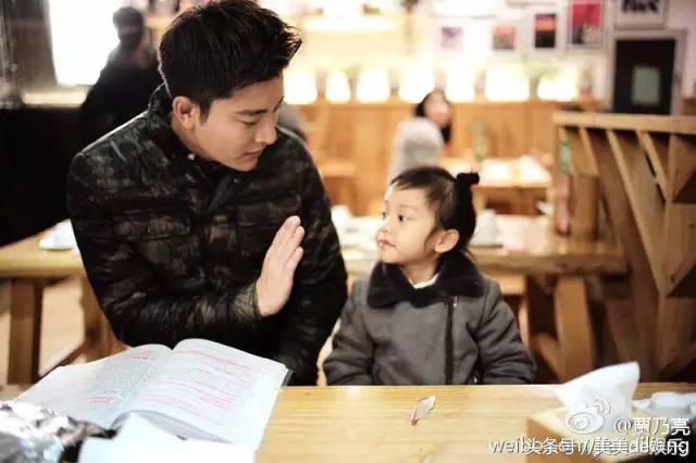 “综艺一姐”是王源的头号粉丝！爸妈都是娱乐圈一线大咖背景雄厚