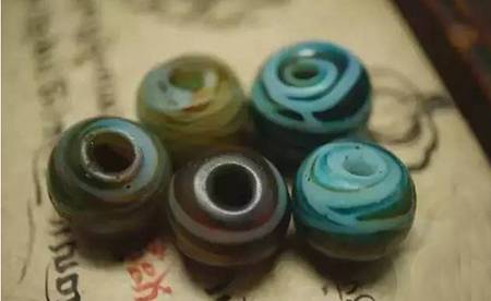 世人都爱老珠子！科普从孔道来辨别老珠子真伪的方法