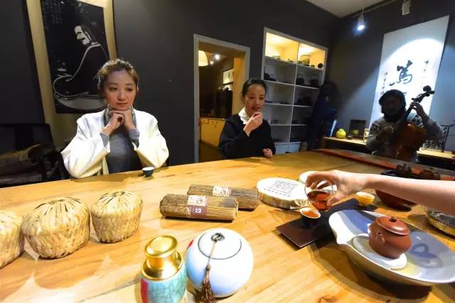 你恨谁就转给谁吧！到岳阳路看蒙古大叔，跟俞菱吃希腊大餐