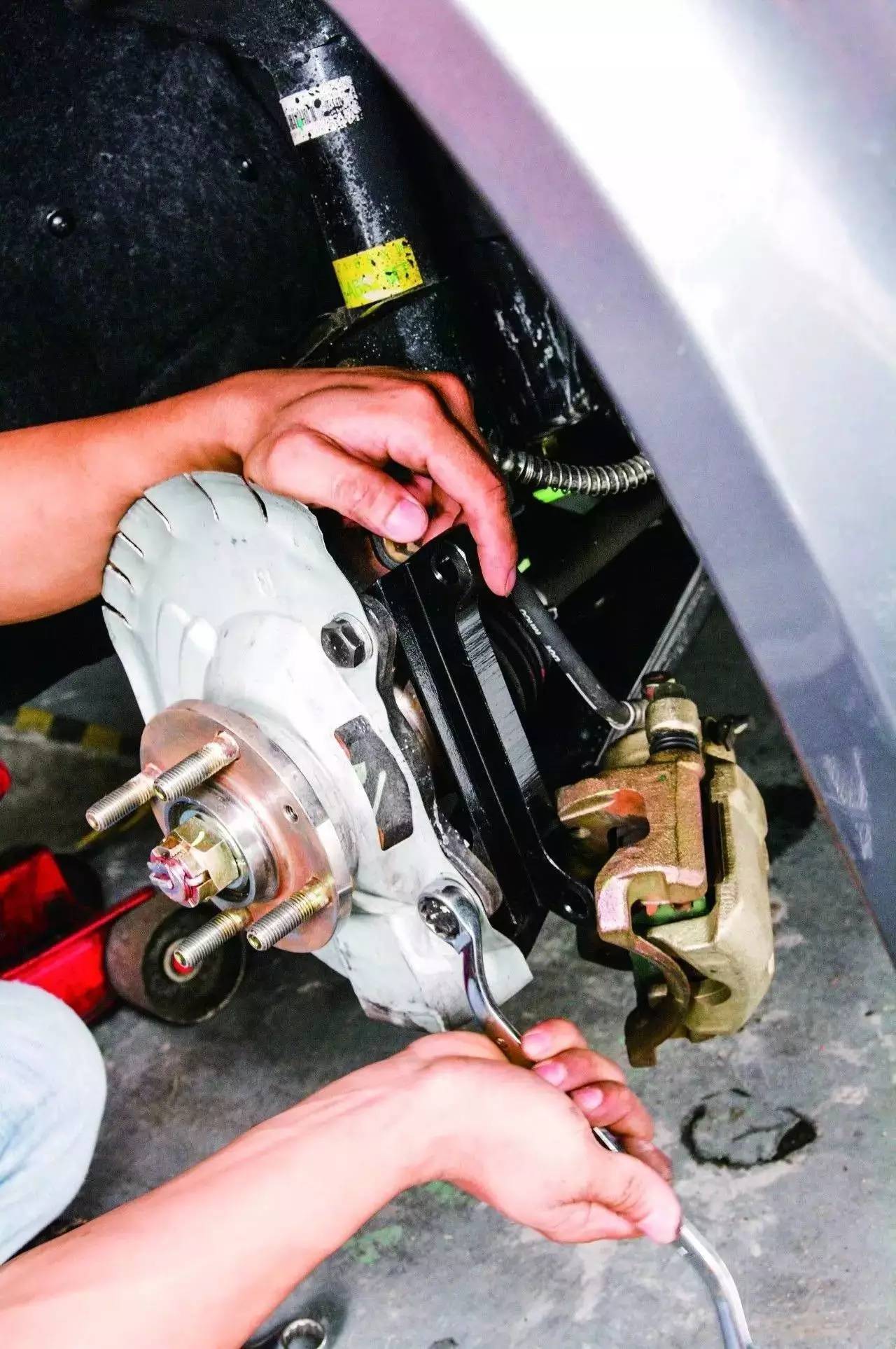 急刹车这1米的差距就可能决定你我的生死！（三）