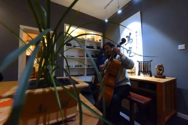 你恨谁就转给谁吧！到岳阳路看蒙古大叔，跟俞菱吃希腊大餐