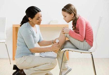 小孩有关节炎怎么办啊,孩子得了类风湿家长该怎么办