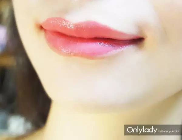 唐嫣口红色蓝调正红,唐嫣推荐的口红