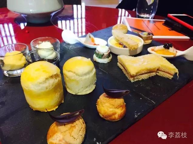 我在LV展价值20万人民币的箱子上吃了一顿老北京饺子